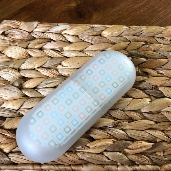 Oblong playing cards with travel case. - Picture 2 of 2